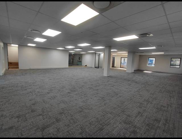 249M² OFFICE TO LET IN BRYANSTON